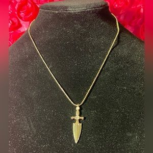 Opening edit necklace with pendant